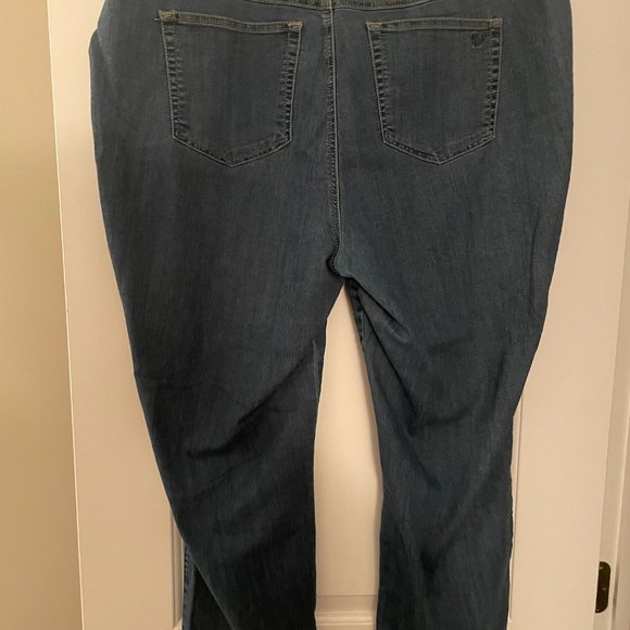 Women's W62 Westport Classic Fit Straight Denim Jeans - Picture 6 of 6